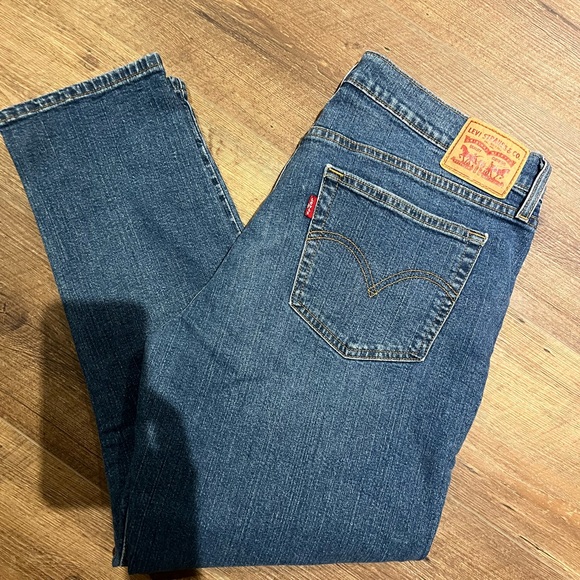 Levi’s Boyfriend Cropped Jeans Size 32 Inseam 26” - Picture 4 of 8